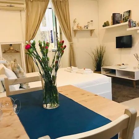 Lorenzo'S Art Studio - Spaccanapoli 2 Minuti Apartment Naples